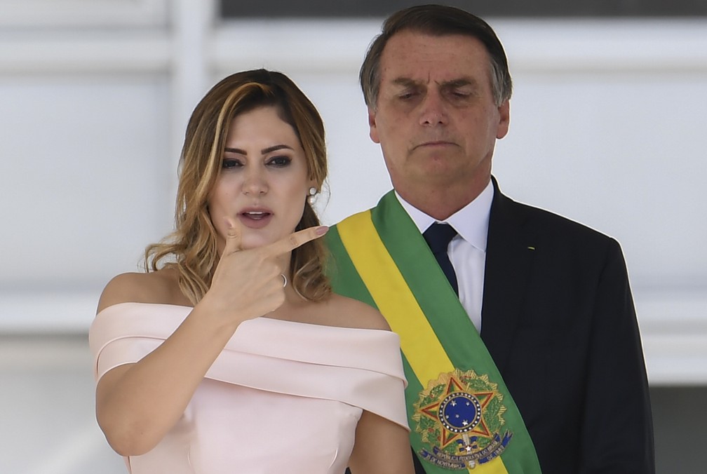 A primeira-dama Michelle Bolsonaro fez discurso de agradecimento em linguagem de sinais â Foto: Evaristo SÃ¡/AFP