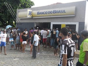 Agência foi assaltada nesta sexta-feira (Foto: João Miguel/ Folha do Vale)