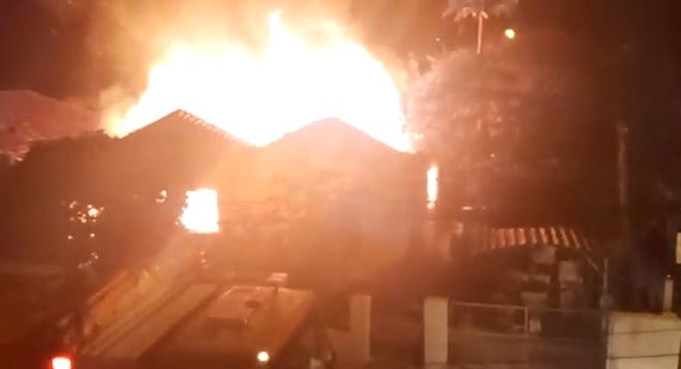 Casa pegou fogo em São José do Rio Preto (SP) — Foto: Arquivo Pessoal