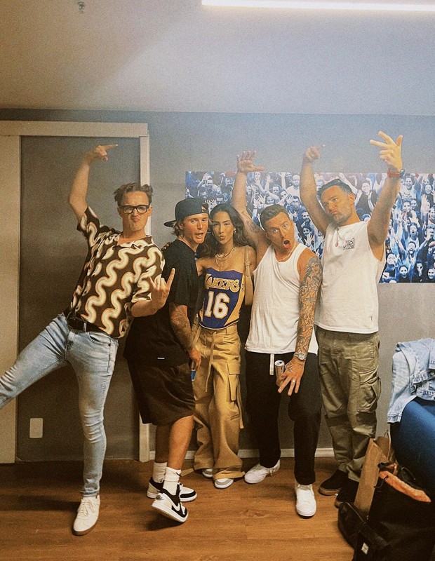 Gabi Brandt realiza sonho e conhece a banda McFly (Foto: Reprodução/Instagram)