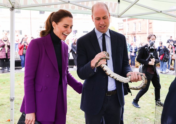 Kate Middleton e o príncipe William são recepcionados com uma tarântula e cobra na Irlanda do Norte (Foto: Getty Images)