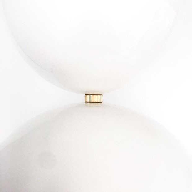 Designer canadense cria luminária minimalista que funciona como vaso (Foto: Divulgação)