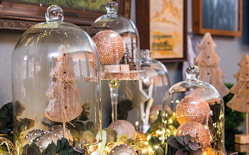 Árvore de Natal Pequena decorada: 51 ideias se inspirar  Arvore de natal  pequena, Mini árvore de natal, Decoração de natal