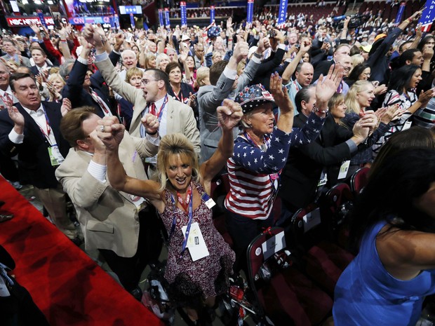 Delegados celebram nesta terça-feira (19) durante votação para o candidato do Partido Republicano durante o segundo dia de convenção em Cleveland, Ohio (Foto: REUTERS/Jonathan Ernst)