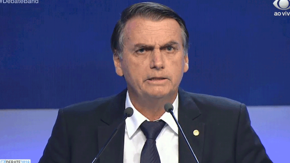 O presidenciável Jair Bolsonaro (PSL) no debate da TV Bandeirantes (Foto: Reprodução/TV Bandeirantes)