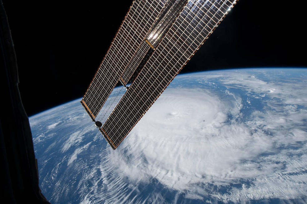 Ciclone tropical Fred visto a nordeste das Ilhas Maurício em 20 de fevereiro de 2023. — Foto: Reprodução/Nasa/International Space Station