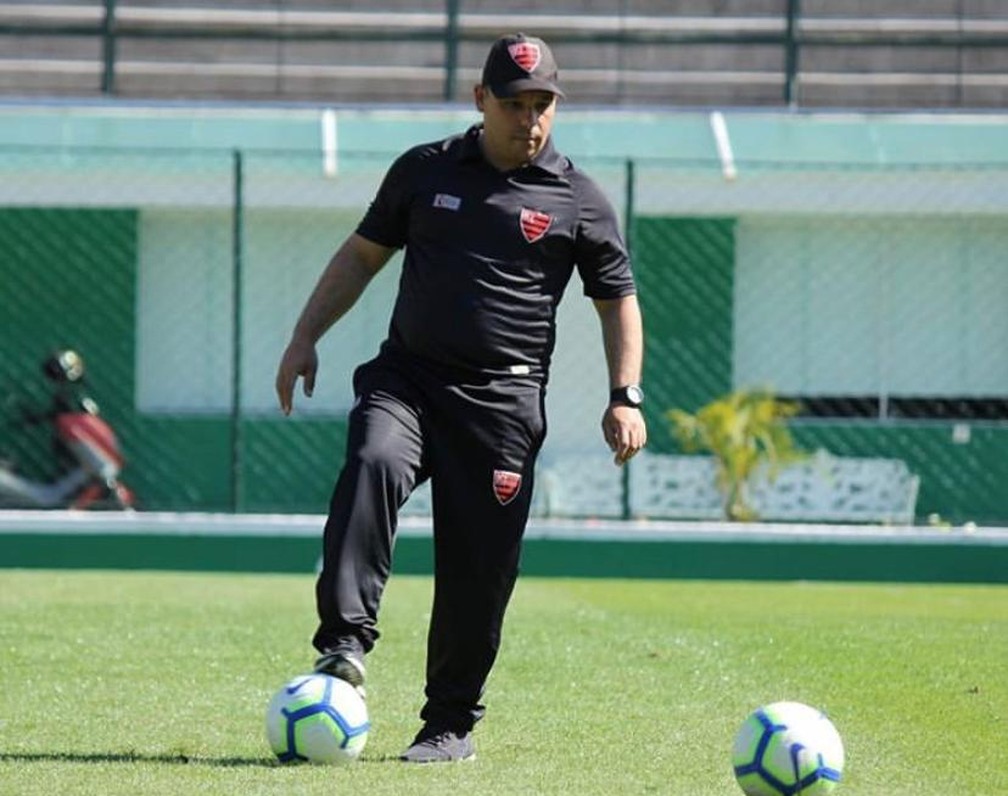 Apos Primeira Vitoria Na Serie B Renan Freitas Projeta Oeste Contra O Cuiaba Oeste Ge