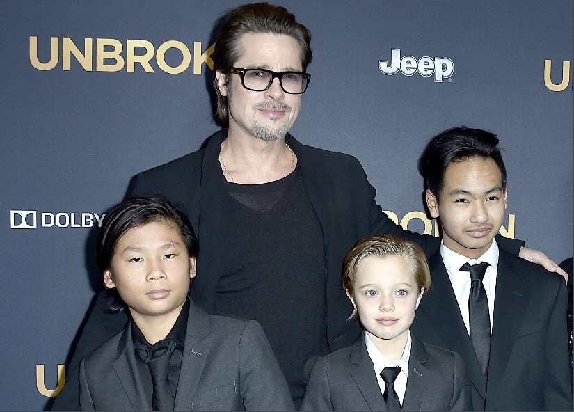 O ator Brad Pitt com os dois filhos mais velhos, Maddox e Pax, e a filha Shiloh (Foto: Getty Images)