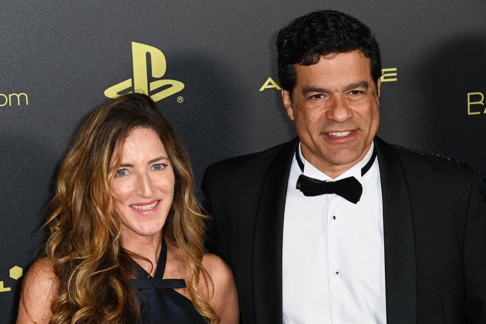 Raí e a esposa na cerimônia da Bola de Ouro 2022 — Foto: AFP