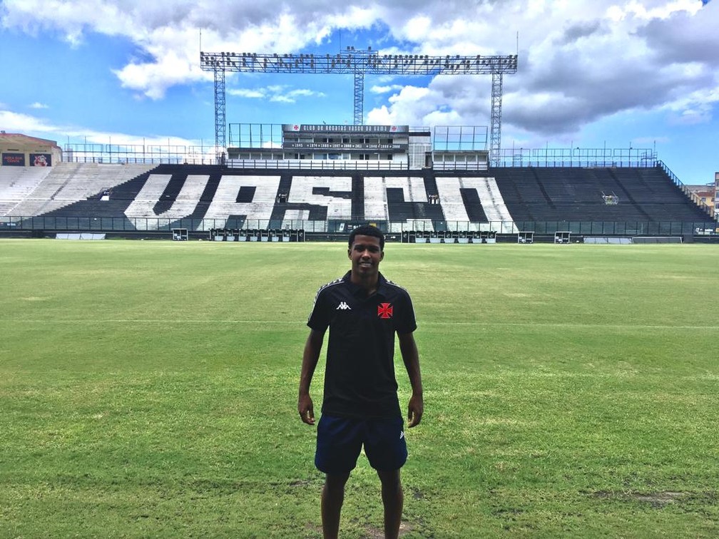 Andrey Santos, atleta da base do Vasco, em São Januário — Foto: Luiz Gontijo/ge.globo