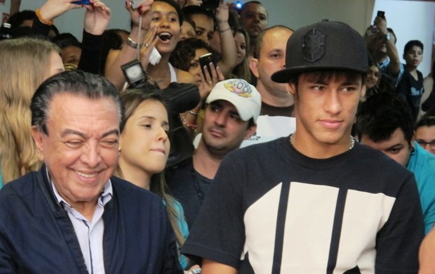 Neymar e Maurício de Sousa (Foto: Lincoln Chaves / Globoesporte.com)
