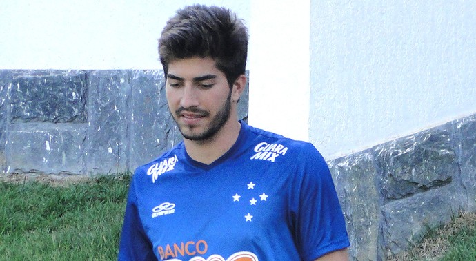 Com proposta, Illarra pode deixar o Real e abrir espaço para Lucas Silva