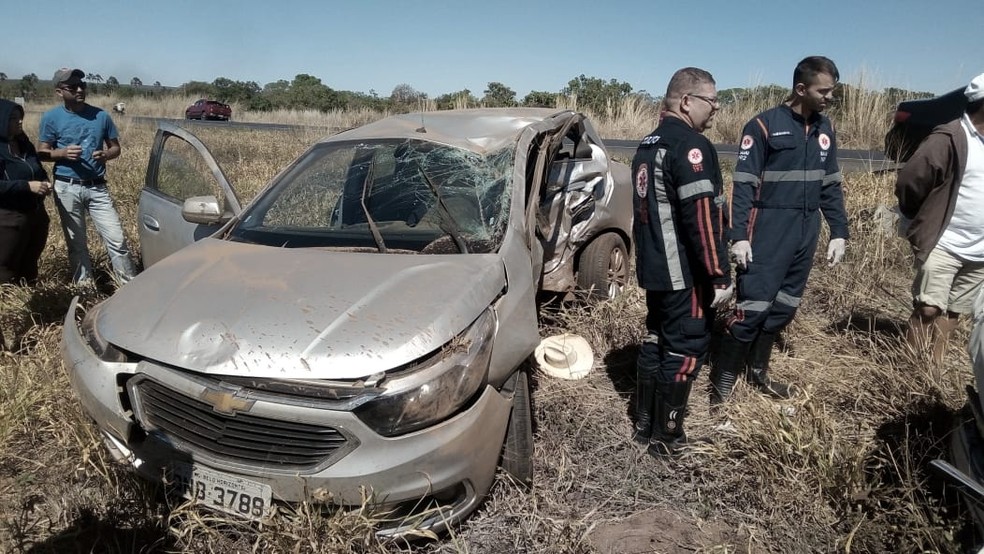 Idoso de 77 anos morre e outras 2 pessoas ficam feridas após colisão entre carros na BA (Foto: Wagner Medeiros/Blogbraga)