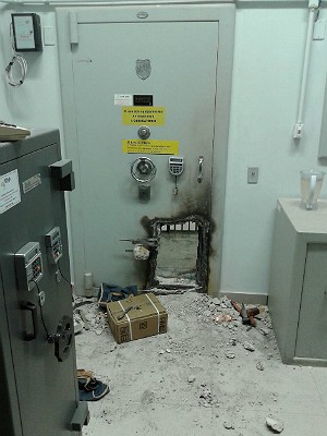 Furto em agência bancária em Coromandel (Foto: Polícia Militar/Divulgação)