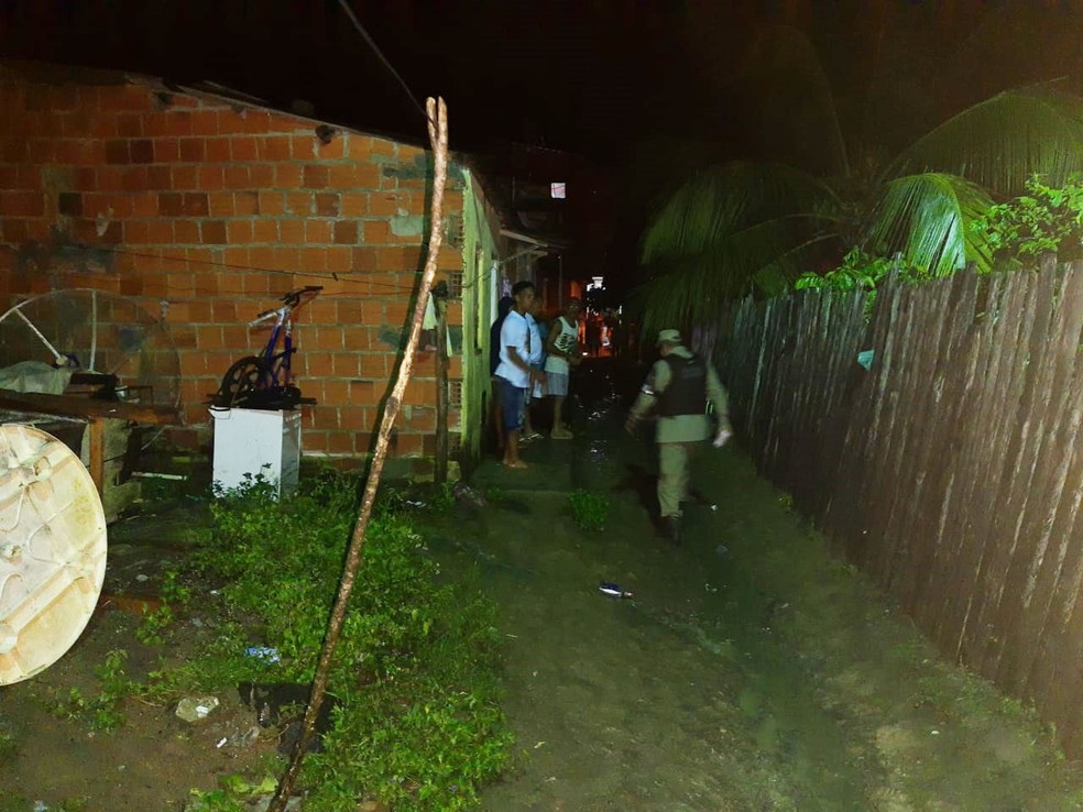 Homem é morto e filhos dele são baleados após homens encapuzados invadirem casa no sul da Bahia — Foto: GIRO IPIAÚ/Arquivo Pessoal