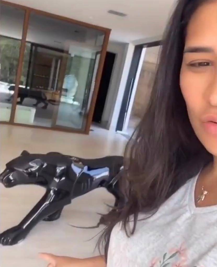Simone visita nova mansão e mostra escultura de R$ 25 mil (Foto: Instagram)