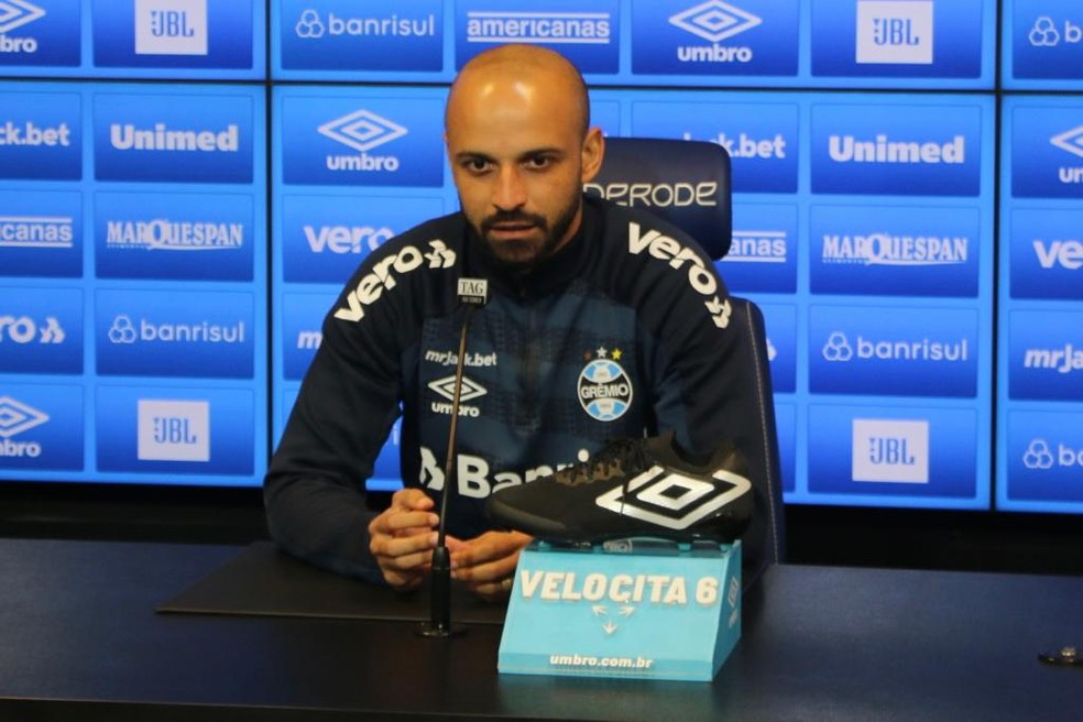 Feliz de estar retornando, motivado, espero ajudar muito o clube, diz Thaciano em seu retorno ao Imortal