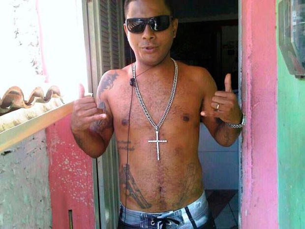 Isaac Heleno da Cruz, o 'Rivotril', é procurado pela polícia suspeito de vários homicídios em Mãe Luiza, na zona Leste de Natal (Foto: Divulgação/Polícia Militar do RN)