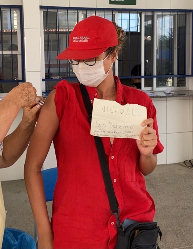 Juliane Araújo é vacinada contra a Covid-19 (Foto: Reprodução/Instagram )