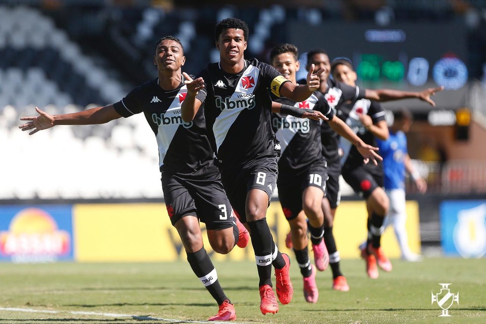 Vasco comemora gol contra o Cruzeiro pelo Brasileiro Sub-17 � Foto: Rafael Ribeiro / Vasco