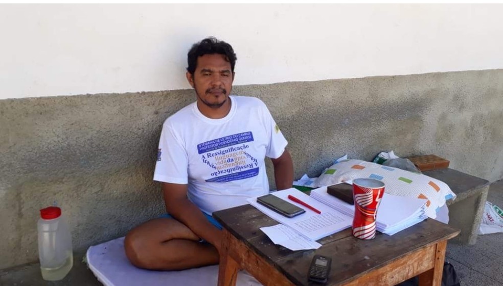 Professor da Uespi faz greve de fome no campus Possidônio Queiroz, em Oeiras. (Foto: Harlon de Lacerda/ Arquivo pessoal)