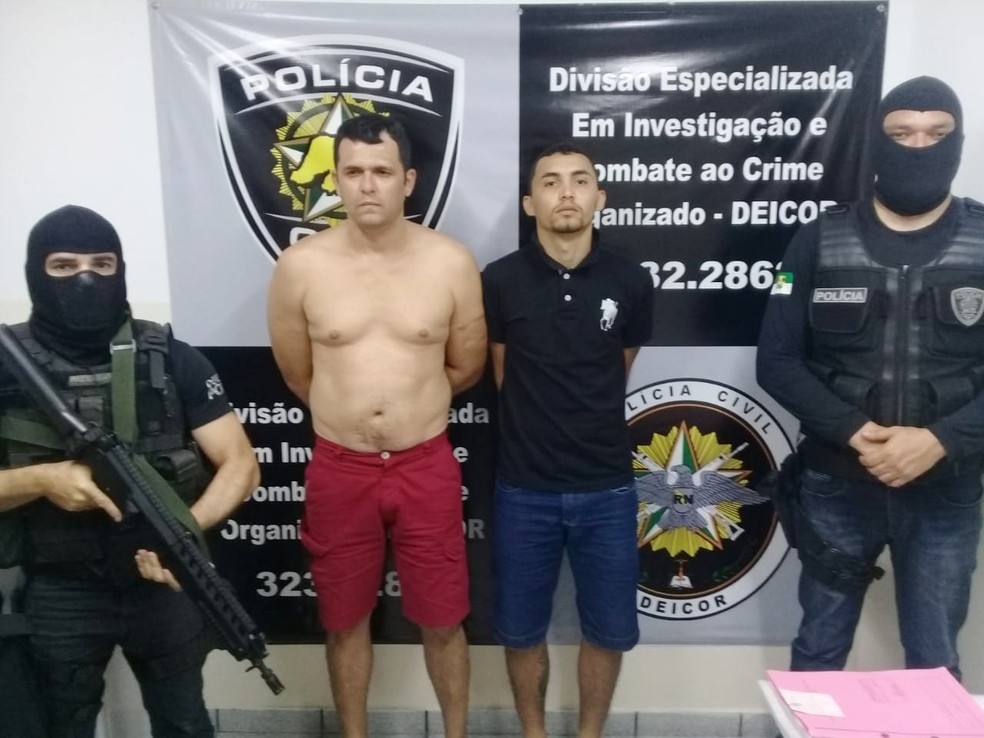 Valdenor Xavier de Sousa Júnior (Júnior dos Remédios), de 37 anos, e Ernani Fernandes Brandão Neto, de 23, foram presos em Nova Parnamirim, na Grande Natal — Foto: Polícia Civil do RN/Divulgação