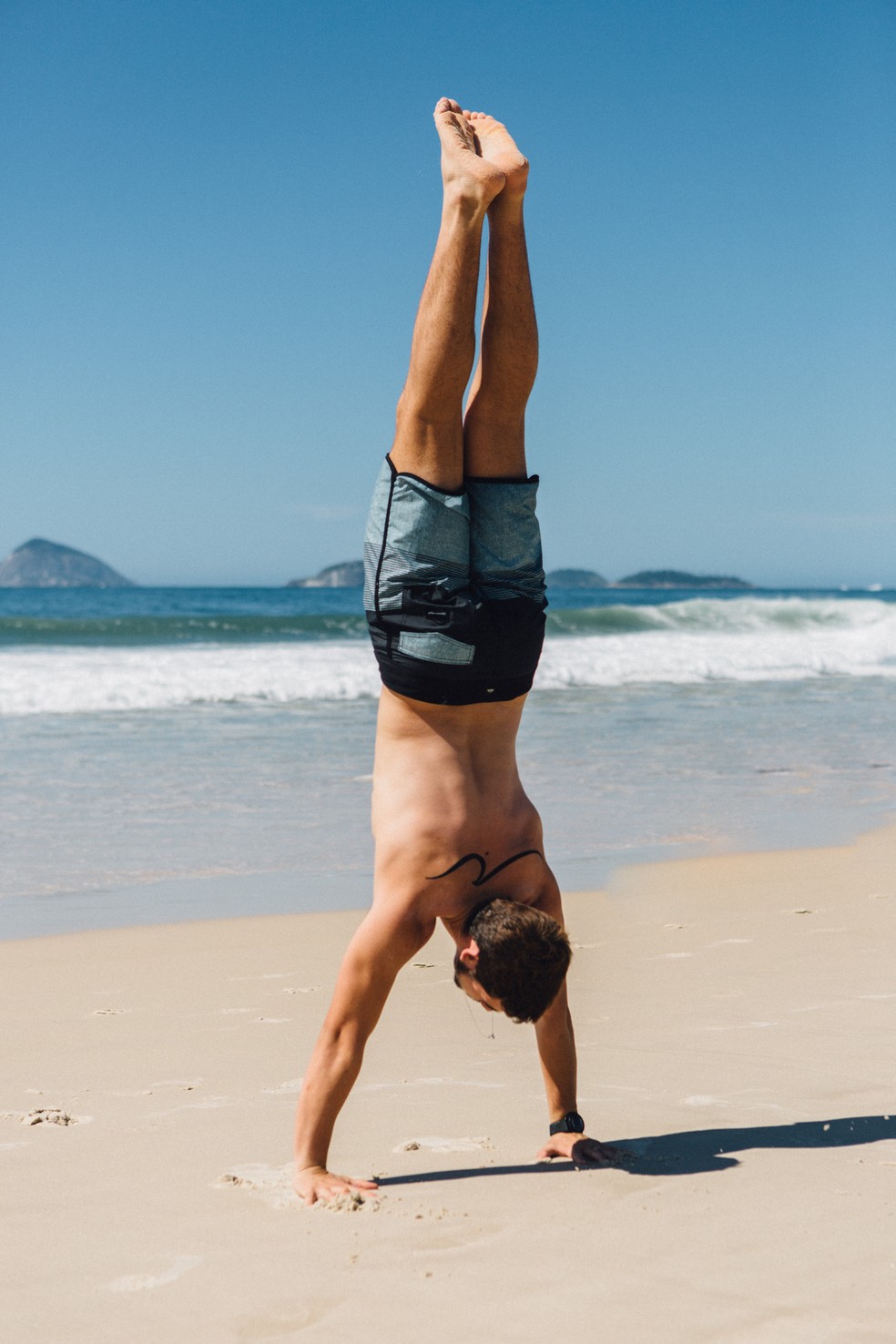 Nicolas Prattes é fã de atividades esportivas ao ar livre — Foto: Fabiano Battaglin/Gshow