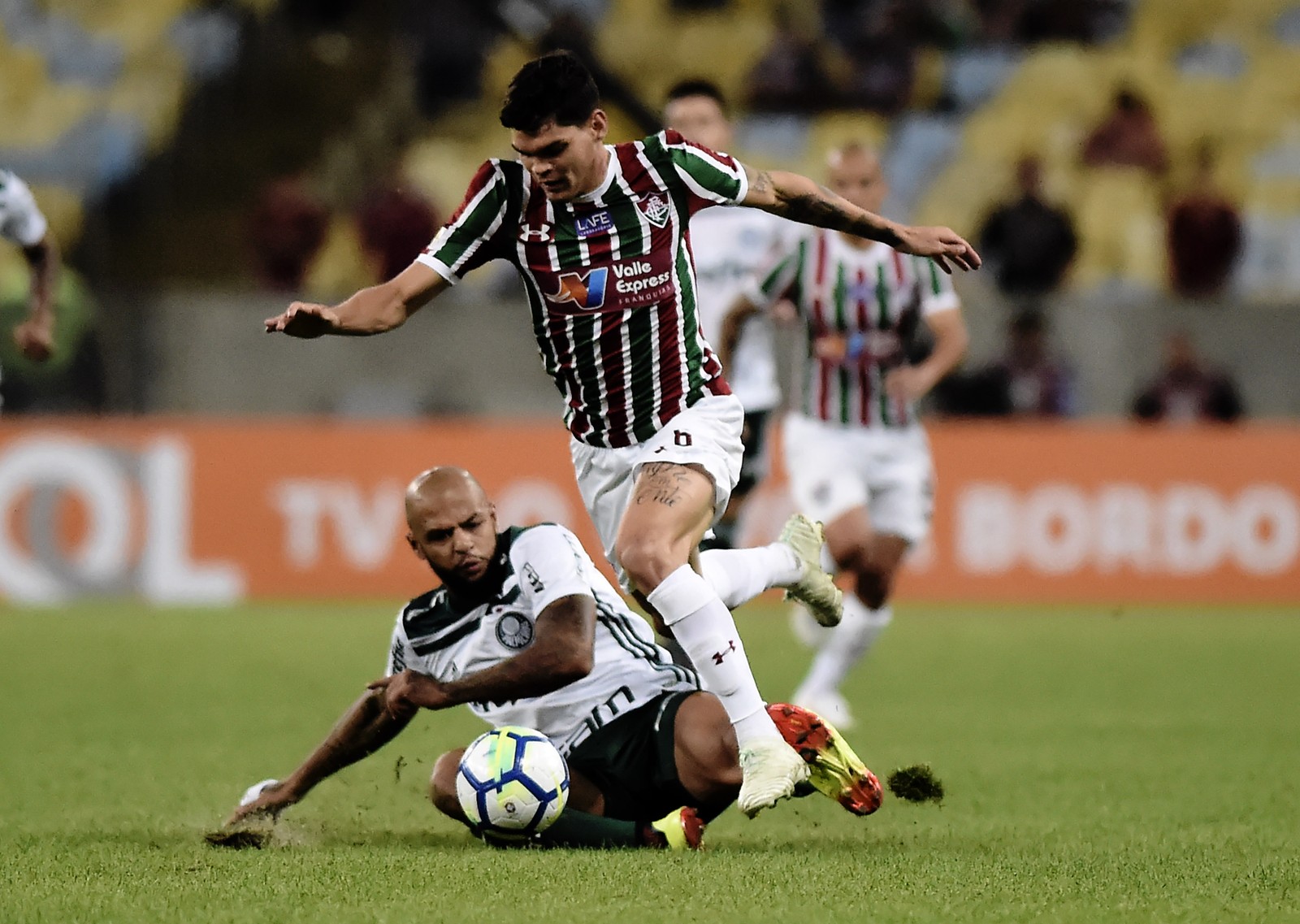 Felipe Melo amplia liderança no ranking de cartões amarelos