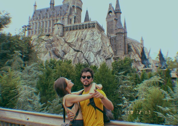 Agatha Moreira e Rodrigo Simas na Disney (Foto: Reprodução/Instagram)