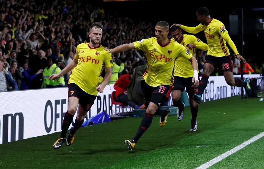 Richarlison sofre pênalti, Watford vira sobre o Arsenal e entra na zona da Liga