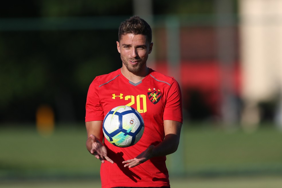 ClÃ¡udio Winck jogou pela primeira vez pÃ³s-lesÃ£o (Foto: Aldo Carneiro/ Pernambuco Press)