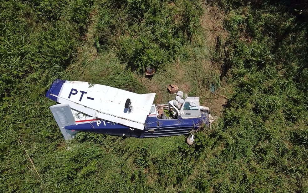 Piloto de aeronave que caiu no interior de SP é transferido para Poços de Caldas; empresário recebe alta — Foto: Reprodução EPTV