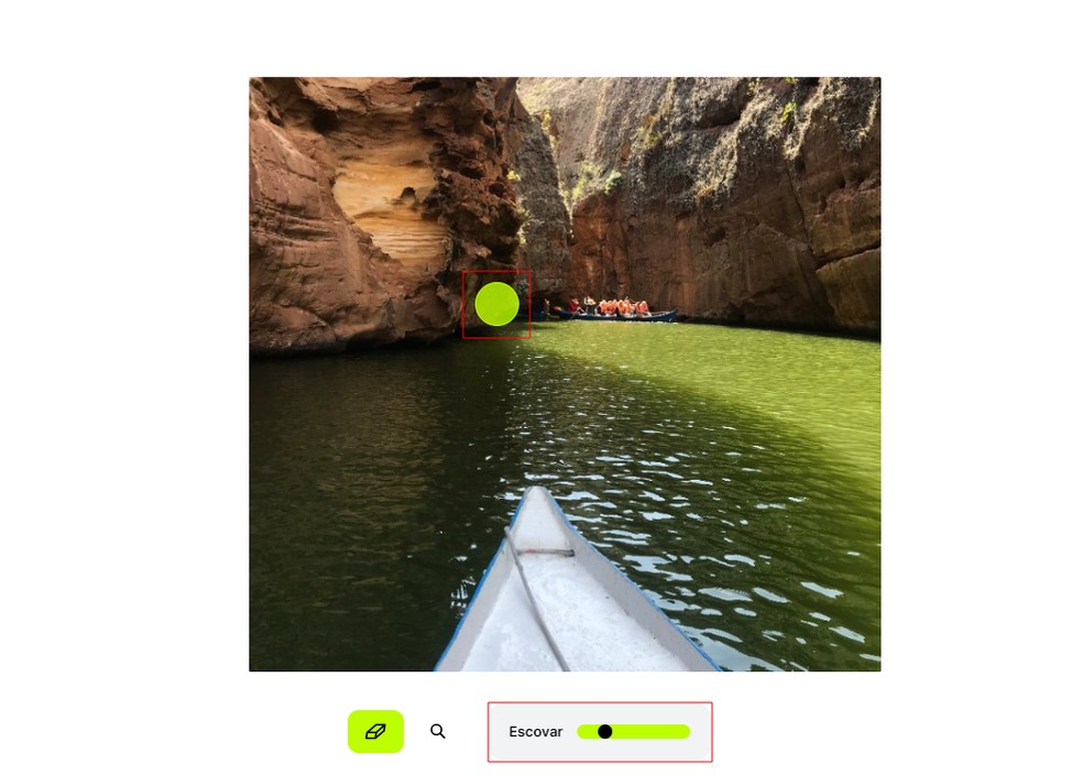 Utilize a ferramenta de borracha para remover pessoas de foto online no site CleanUp Pictures — Foto: Reprodução/Rodrigo Fernandes