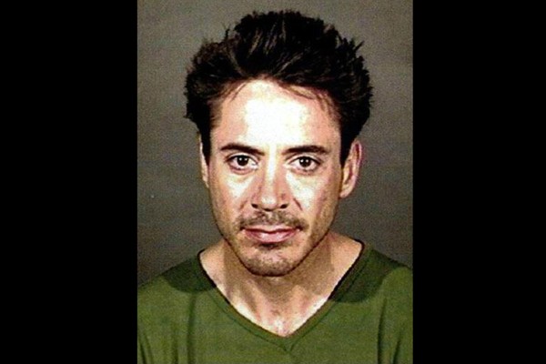 Robert Downey Jr. em em foto divulgada pelas autoridades dos Estados Unidos após ser preso por porte de drogas (cocaína e metanfetamina). (Foto: Divulgação)