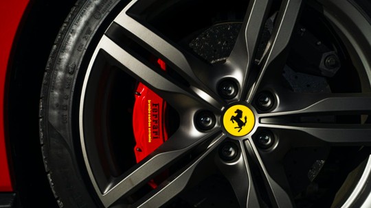 Ferrari sofre ciberataque que expõe nomes e e-mails de clientes