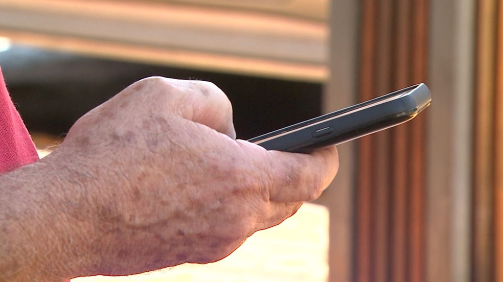 Homem é preso após ameaçar ex-companheira de divulgar imagens íntimas dela nas em redes sociais (imagem ilustrativa). — Foto: Reprodução/EPTV