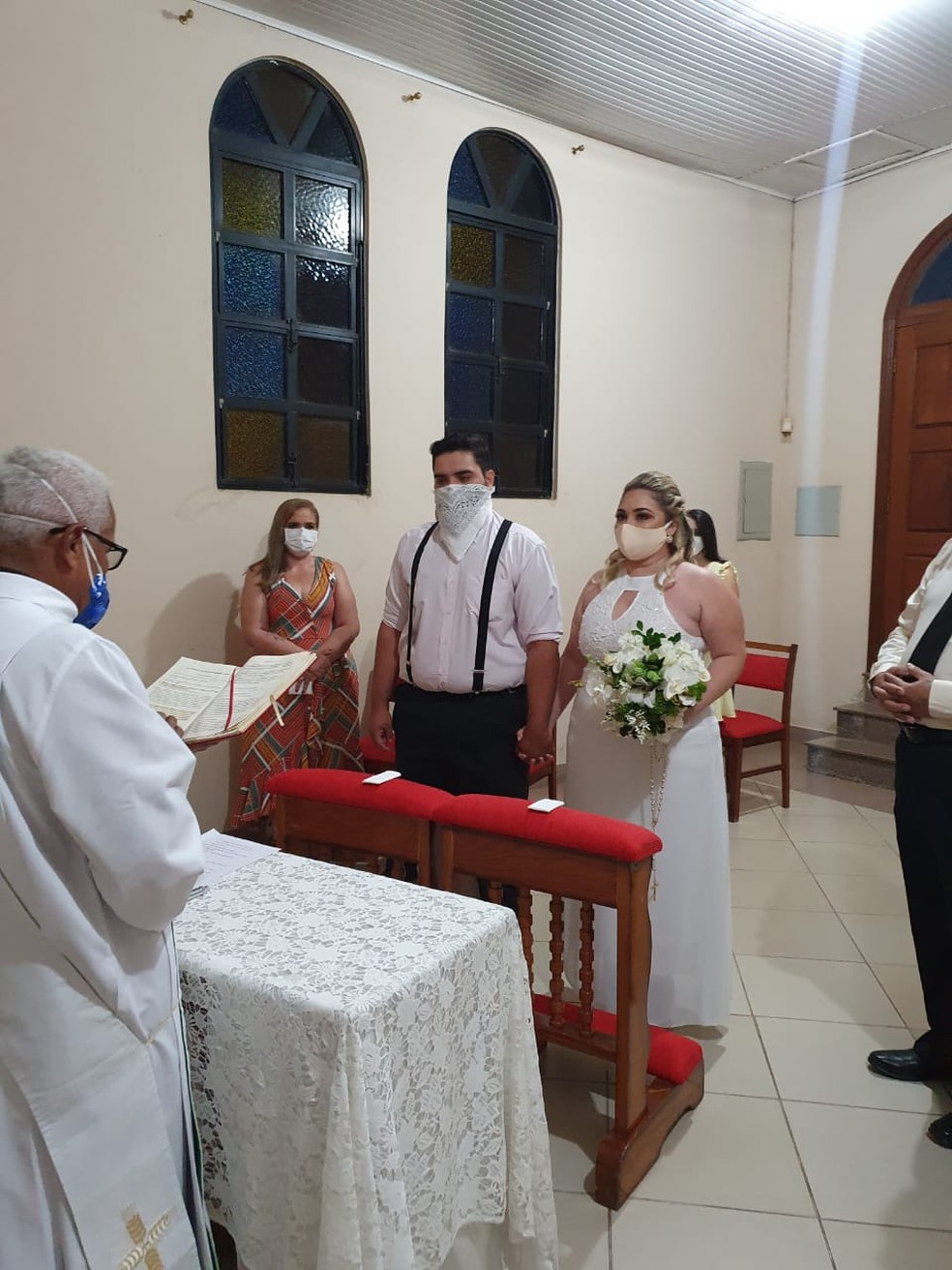 Durante a cerimônia, todos ficaram de máscaras e respeitaram o distanciamento social  — Foto: Lina Graziela/Arquivo pessoal