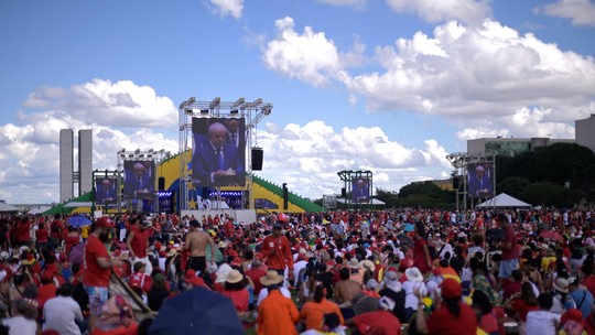 Deputados bolsonaristas criticam Esplanada 'pintada de vermelho' durante posse de Lula