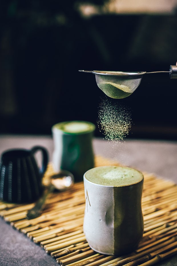 Matcha Latte Com Especiarias Aprenda Receita Com O Cha Verde Da Vez Casa Vogue S Simplesmente