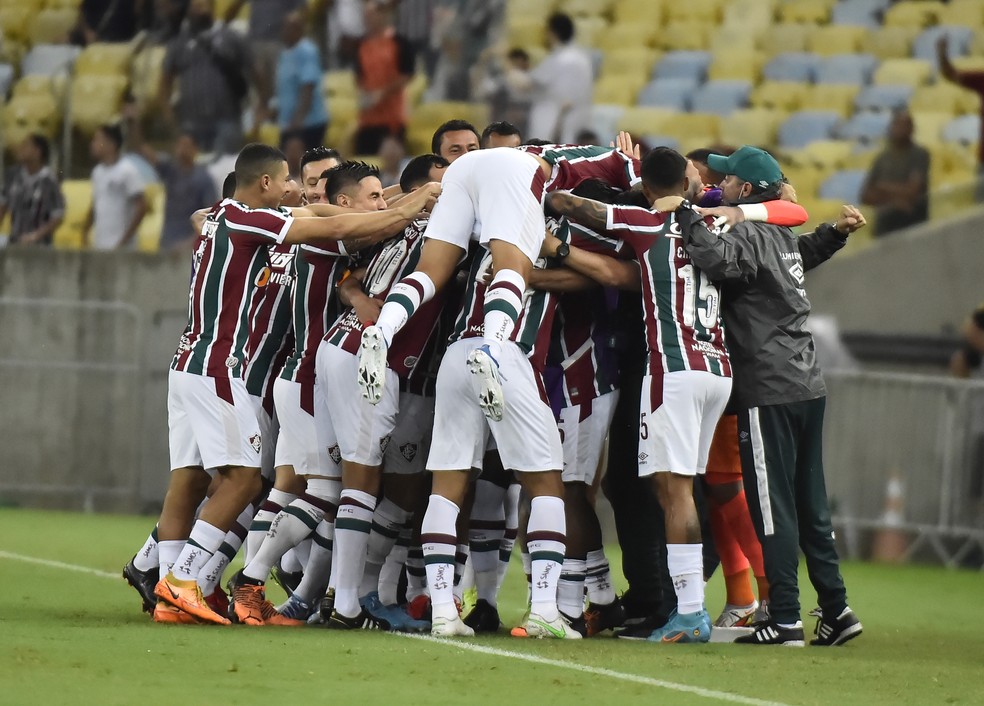 Jogadores do Fluminense comemoram o gol de Ganso em roda - Fluminense x Junior Barranquilla - Copa Sul-Americana, Maracanã — Foto: André Durão