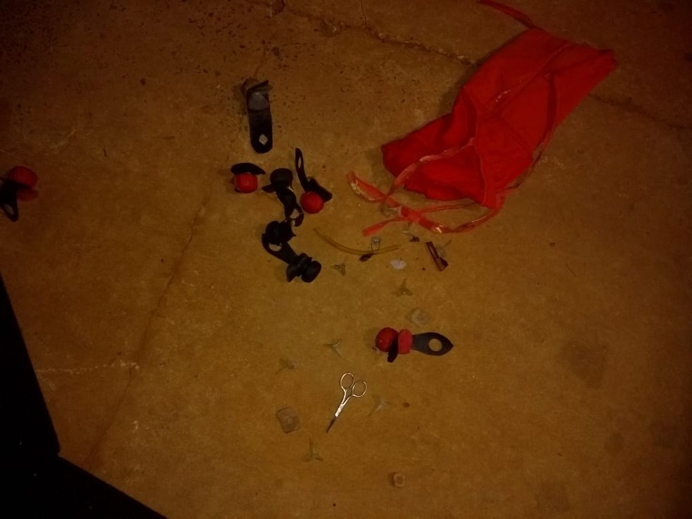 Petrechos artificiais foram apreendidos pela polícia. (Foto: PMA/Divulgação)