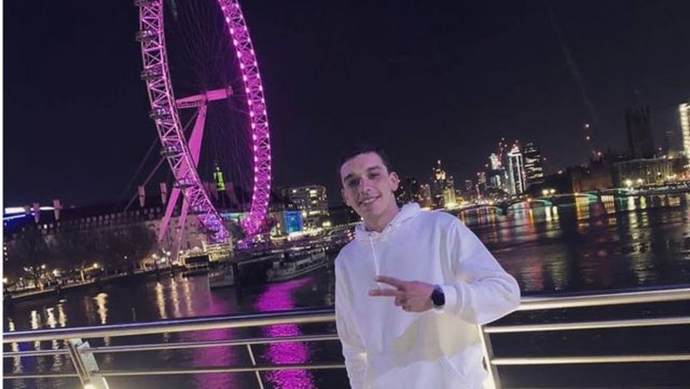 Guilherme Messias de Sousa, de 23 anos, morava em Londres há dois anos.  — Foto: Arquivo pessoal via BBC