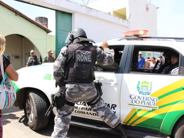 PM volta a ser acionada após briga entre presos na penitenciária de Parnaíba  (Foto: Catarina Costa/G1)