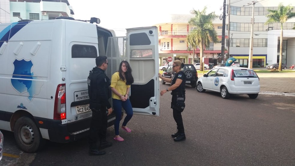 Vânia chega para fazer exame em Vilhena (Foto: Renato Barros/Rede Amazônica)