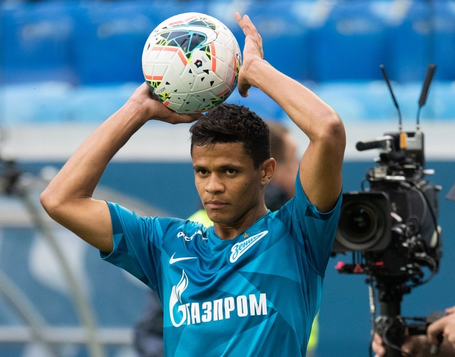 [COMENTE] Para você, o lateral Douglas Santos seria um bom reforço para 2020?