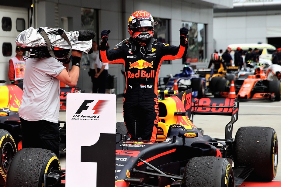 Max vence na Malásia! Vettel sai de último, chega em 4º e bate após bandeirada