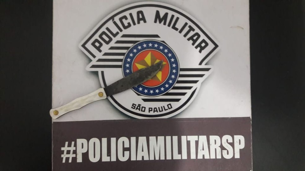 Faca foi apreendida pela polícia após crime em distrito de Marília — Foto: Polícia Militar/Divulgação
