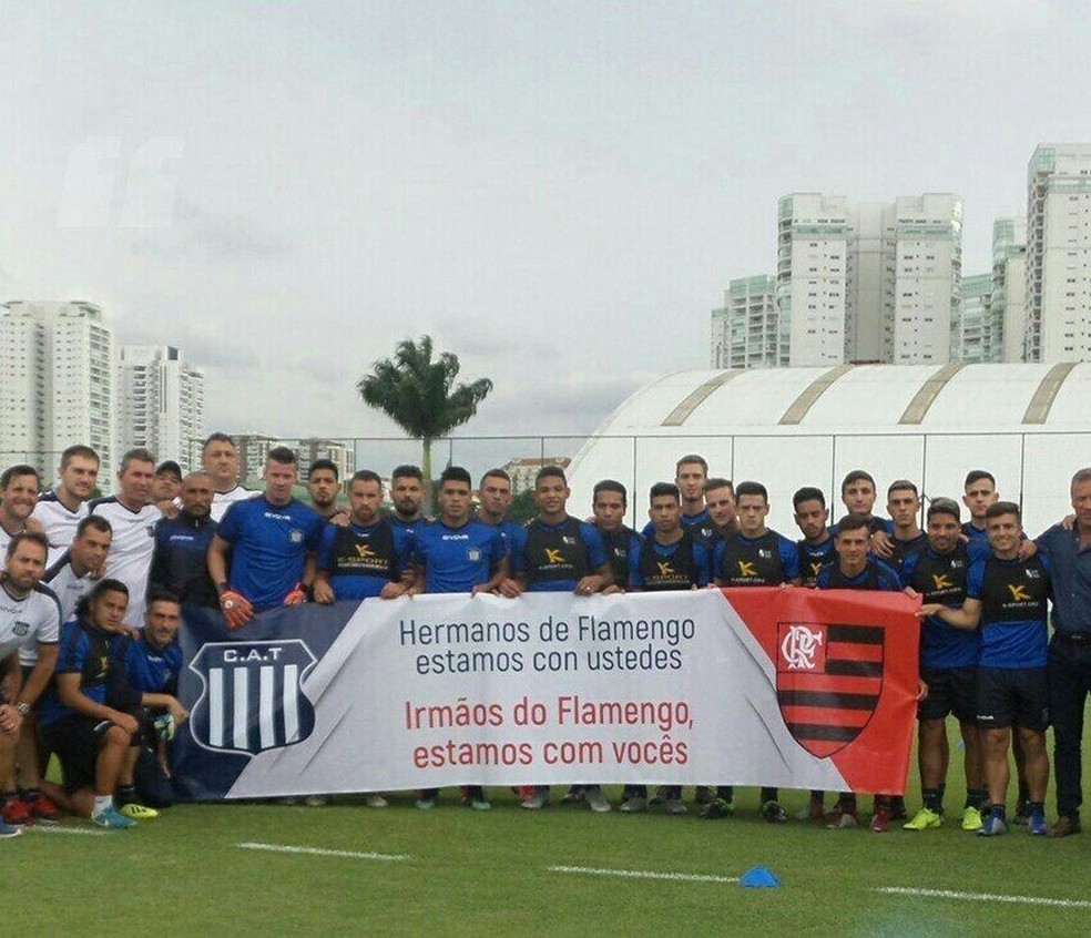 Em 2019, o Talleres deu apoio ao Flamengo após a tragédia no Ninho — Foto: Reprodução