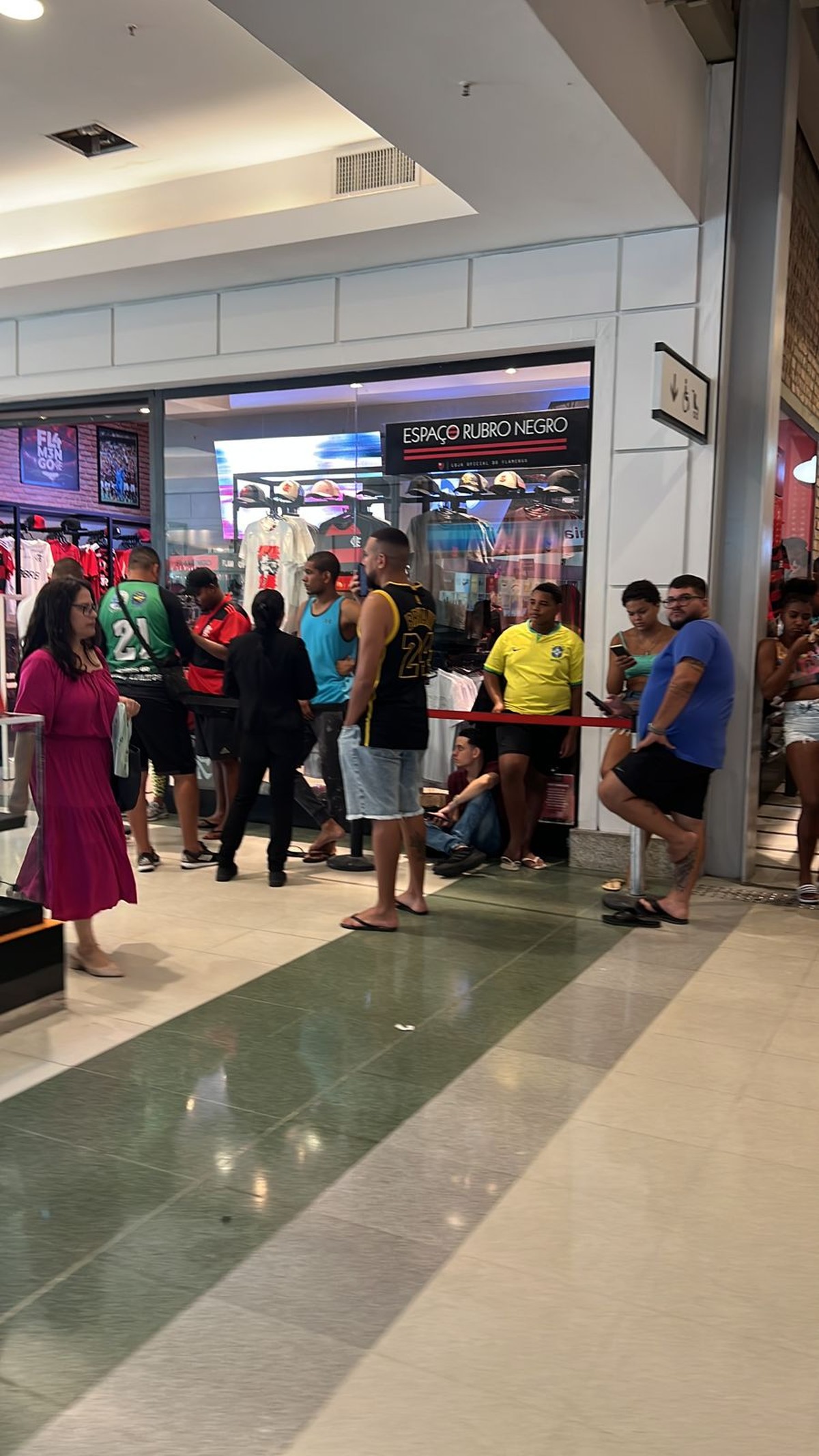Torcedores do Flamengo sofrem para comprar ingressos; Vasco alega problema na plataforma