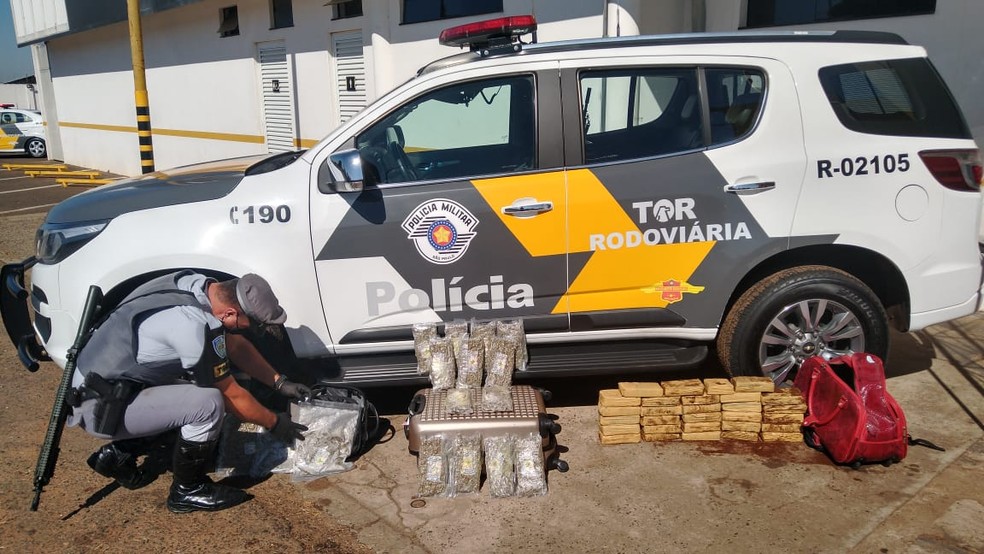 Parte das drogas foi encontrada na bagagem de passageiras de &ocirc;nibus intermunicipal em Bauru &mdash; Foto: Pol&iacute;cia Rodovi&aacute;ria/Divulga&ccedil;&atilde;o